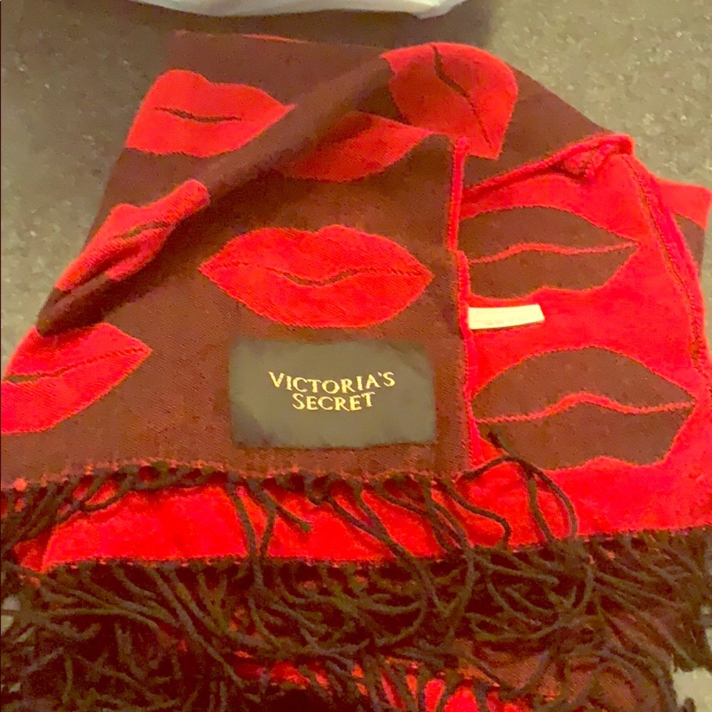 Flash sale ⚡️Victoria’s Secret blanket